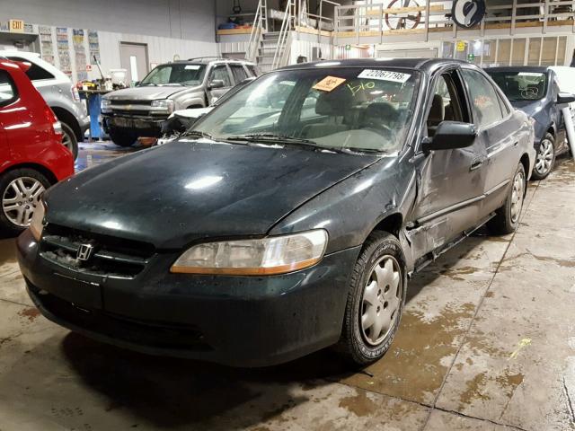 1HGCG564XXA102895 - 1999 HONDA ACCORD LX GREEN photo 2