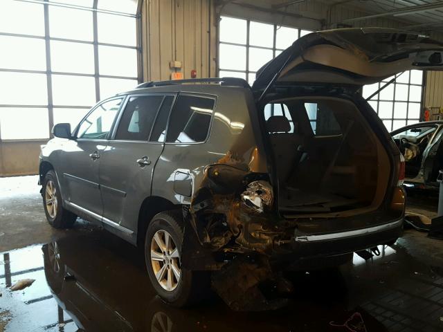 5TDBK3EH8BS059025 - 2011 TOYOTA HIGHLANDER GRAY photo 3