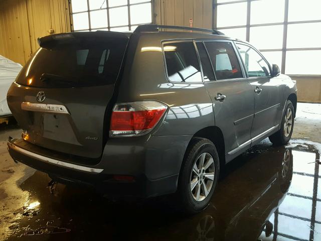 5TDBK3EH8BS059025 - 2011 TOYOTA HIGHLANDER GRAY photo 4