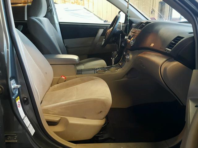 5TDBK3EH8BS059025 - 2011 TOYOTA HIGHLANDER GRAY photo 5