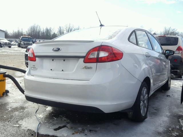 3FADP4BJ1DM167888 - 2013 FORD FIESTA SE WHITE photo 4