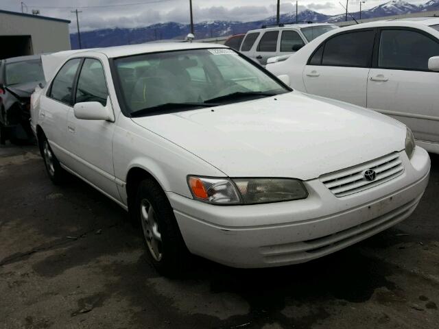 4T1BG22K1WU326305 - 1998 TOYOTA CAMRY CE WHITE photo 1