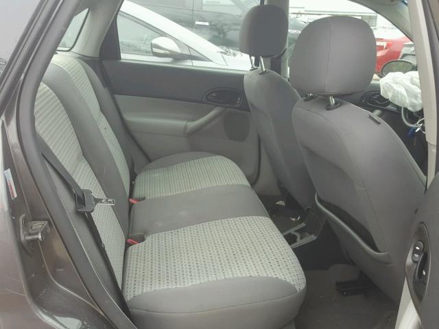 1FAHP34N67W192155 - 2007 FORD FOCUS ZX4 GRAY photo 6