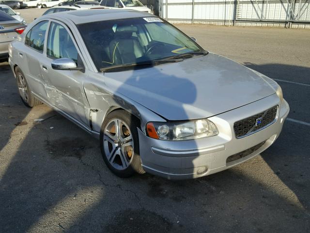 YV1RS547062552918 - 2006 VOLVO S60 T5 SILVER photo 1