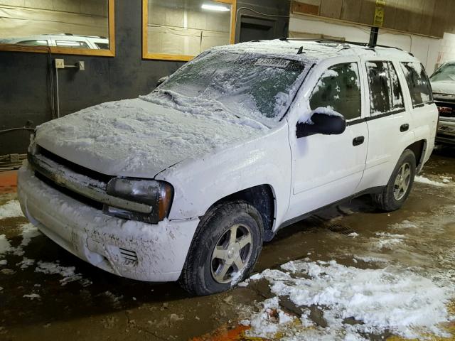 1GNDT13S262160204 - 2006 CHEVROLET TRAILBLAZE WHITE photo 2