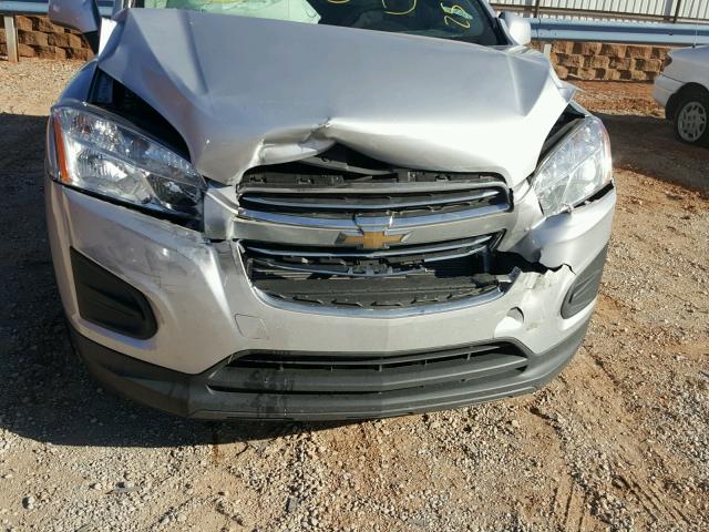 3GNCJKSB7GL256211 - 2016 CHEVROLET TRAX LS SILVER photo 9