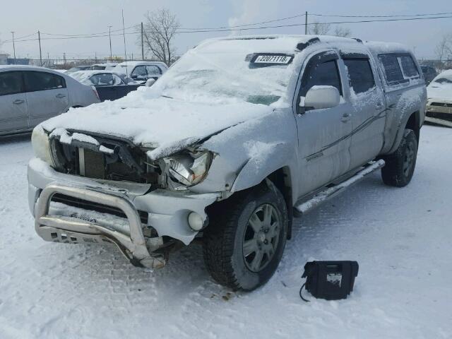 5TEMU52N27Z336383 - 2007 TOYOTA TACOMA DOU SILVER photo 2