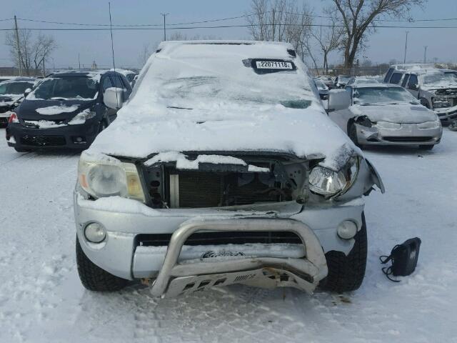 5TEMU52N27Z336383 - 2007 TOYOTA TACOMA DOU SILVER photo 9