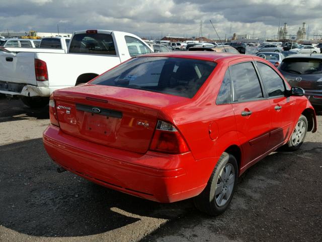 1FAFP34NX6W129968 - 2006 FORD FOCUS ZX4 RED photo 4