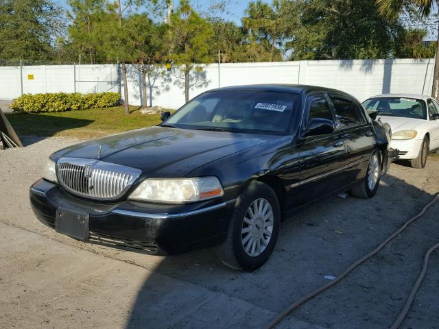 1LNHM82W15Y647566 - 2005 LINCOLN TOWN CAR S BLACK photo 2