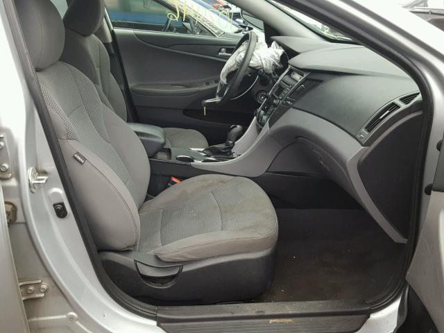 5NPEB4AC3EH816730 - 2014 HYUNDAI SONATA GLS SILVER photo 5