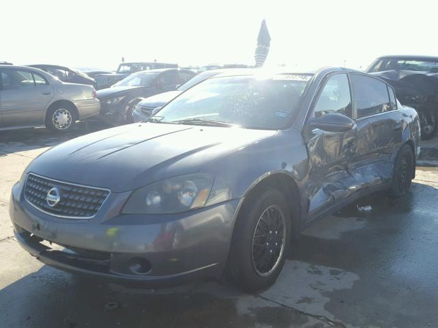 1N4AL11D45C111651 - 2005 NISSAN ALTIMA S GRAY photo 2