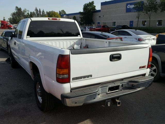 1GTHC291X3E147371 - 2003 GMC SIERRA C25 WHITE photo 3