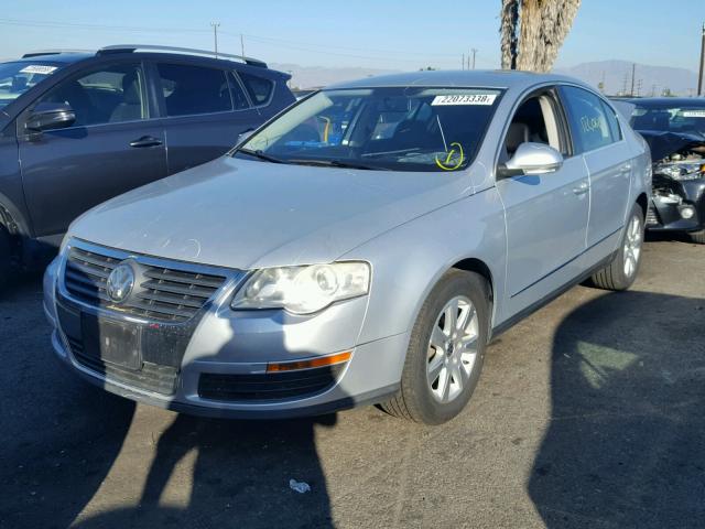 WVWJK73C18P077170 - 2008 VOLKSWAGEN PASSAT TUR SILVER photo 2