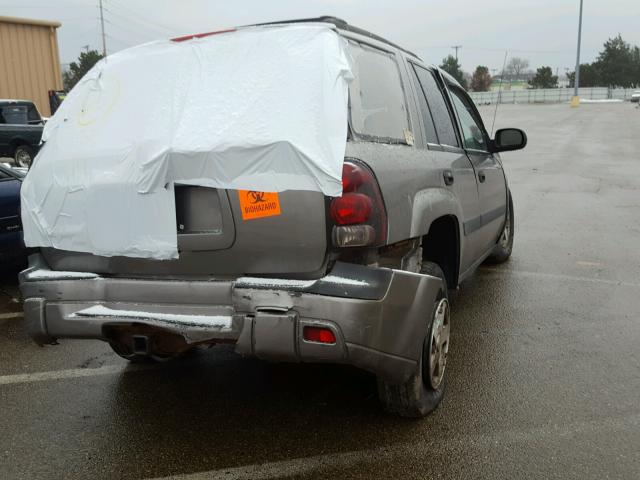 1GNDT13S152321026 - 2005 CHEVROLET TRAILBLAZE GRAY photo 4