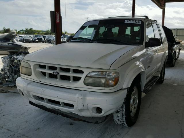 1FMDU85P9YZB83296 - 2000 FORD EXPLORER L WHITE photo 2