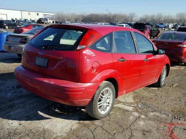 3FAFP37314R110400 - 2004 FORD FOCUS ZX5 RED photo 4