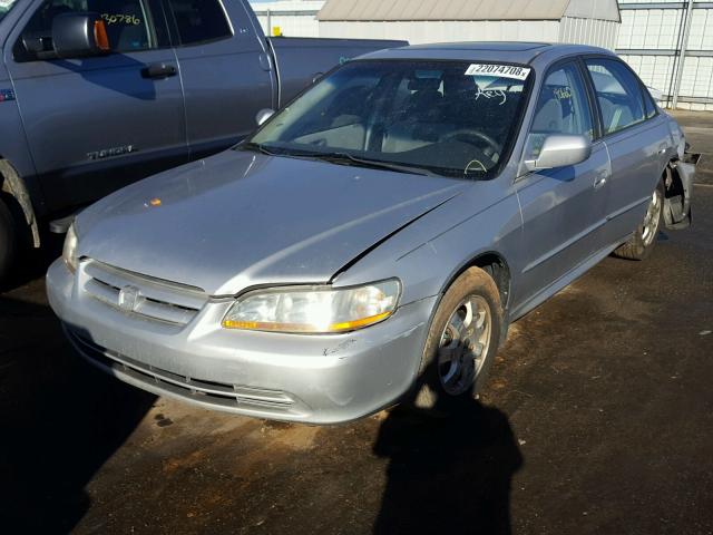 1HGCG56601A147983 - 2001 HONDA ACCORD EX SILVER photo 2