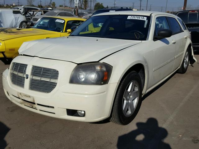 2D4FV48V15H605282 - 2005 DODGE MAGNUM SXT WHITE photo 2