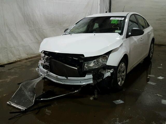 1G1PA5SH2D7154582 - 2013 CHEVROLET CRUZE LS WHITE photo 2