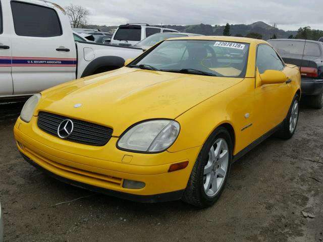 WDBKK47F6WF079747 - 1998 MERCEDES-BENZ SLK 230 KO YELLOW photo 2