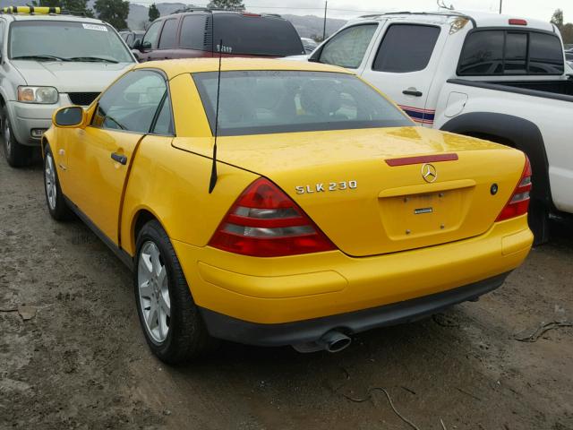 WDBKK47F6WF079747 - 1998 MERCEDES-BENZ SLK 230 KO YELLOW photo 3