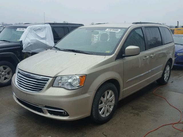 2C4RC1BG5DR713812 - 2013 CHRYSLER TOWN & COU TAN photo 2