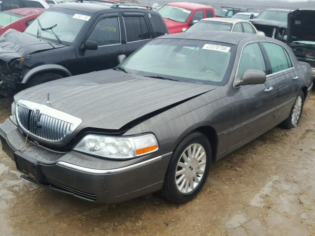 1LNHM82W13Y631722 - 2003 LINCOLN TOWN CAR S GRAY photo 2