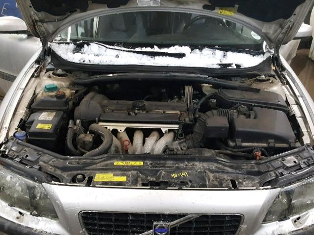 YV1RS61T942323089 - 2004 VOLVO S60 SILVER photo 7