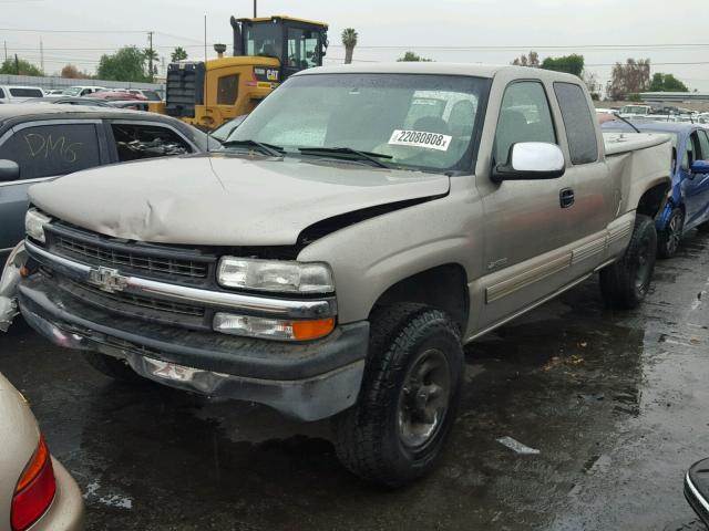 2GCEC19TX21147658 - 2002 CHEVROLET SILVERADO BROWN photo 2