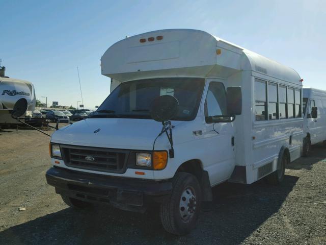 1FDWE35P54HA89540 - 2004 FORD ECONOLINE WHITE photo 2