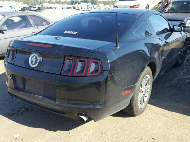 1ZVBP8AM8E5204461 - 2014 FORD MUSTANG BLACK photo 4