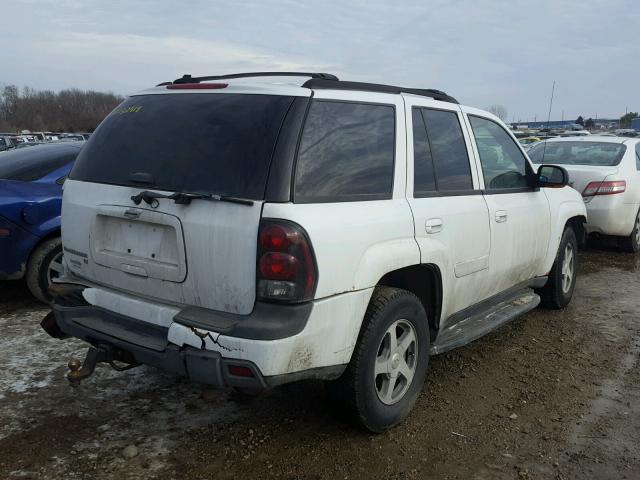 1GNDT13S852359434 - 2005 CHEVROLET TRAILBLAZE WHITE photo 4