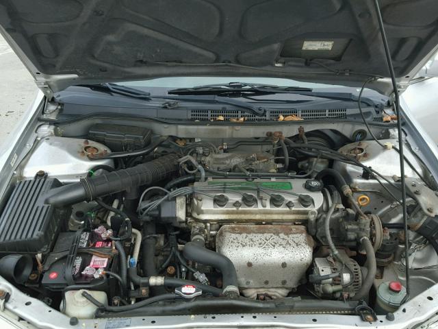 JHMCG6653YC036384 - 2000 HONDA ACCORD LX SILVER photo 7