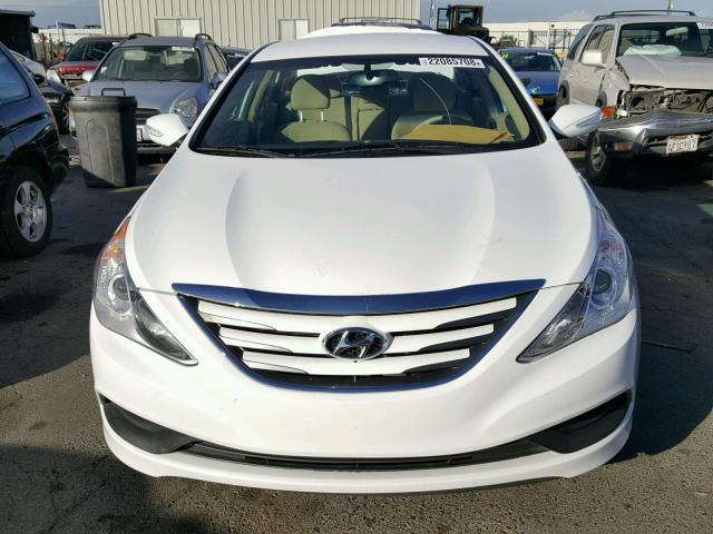 5NPEB4AC7EH913316 - 2014 HYUNDAI SONATA GLS WHITE photo 9