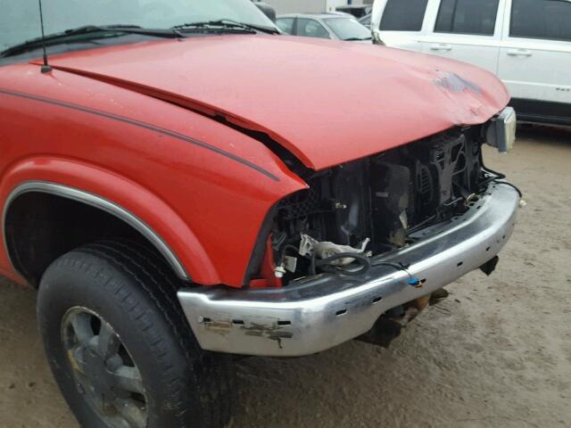 1GNDT13W21K210496 - 2001 CHEVROLET BLAZER RED photo 9