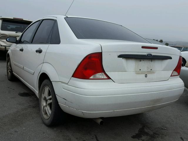 1FAFP34P0YW200566 - 2000 FORD FOCUS SE WHITE photo 3