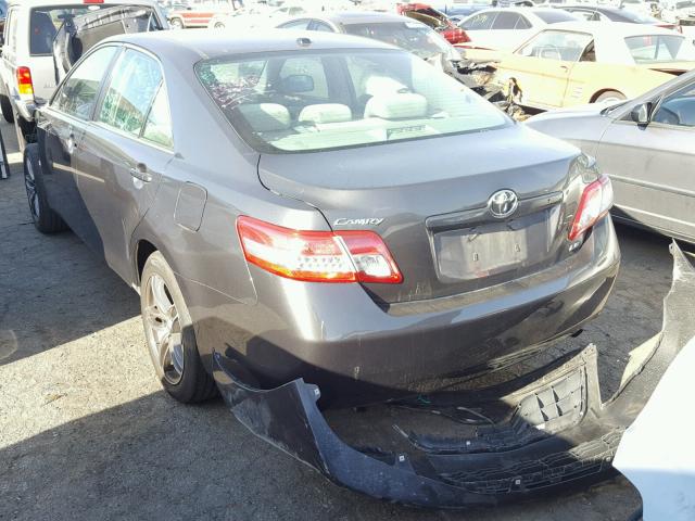 4T4BF3EKXBR182760 - 2011 TOYOTA CAMRY BASE GRAY photo 3