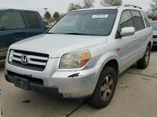 5FNYF28516B009748 - 2006 HONDA PILOT EX SILVER photo 2