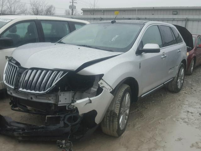 2LMDJ8JK3BBJ34452 - 2011 LINCOLN MKX SILVER photo 2