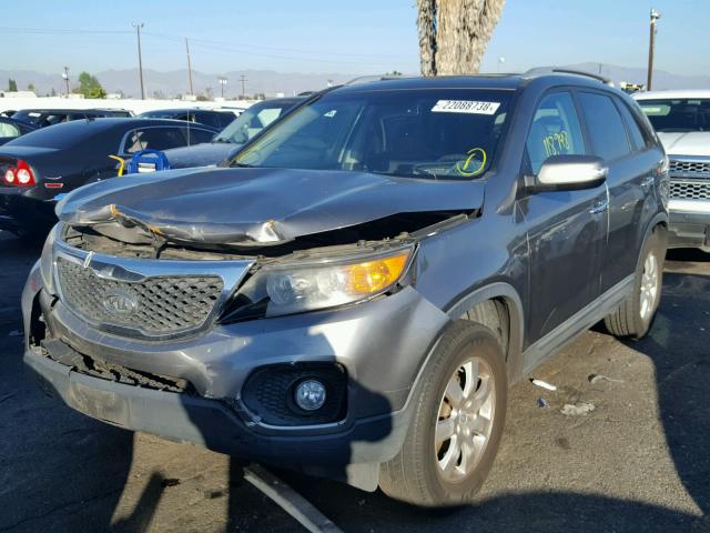 5XYKT4A19BG135134 - 2011 KIA SORENTO BA GRAY photo 2