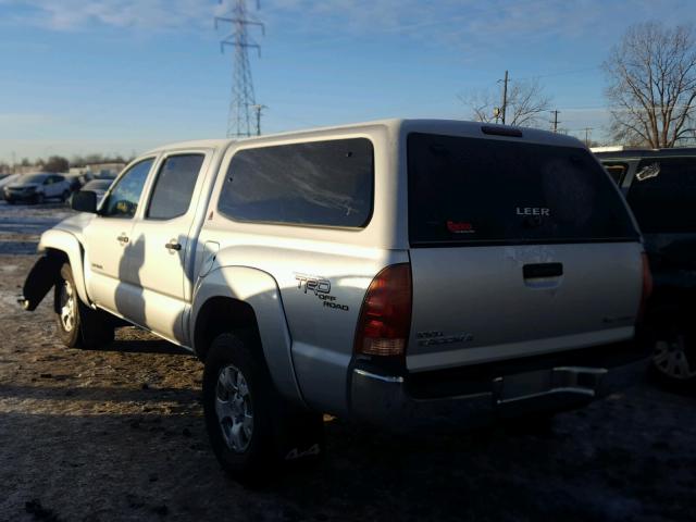 5TELU42N67Z357520 - 2007 TOYOTA TACOMA DOU SILVER photo 3