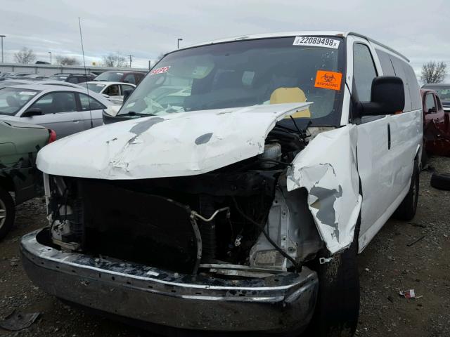 1GBFG15T161214324 - 2006 CHEVROLET EXPRESS G1 WHITE photo 2