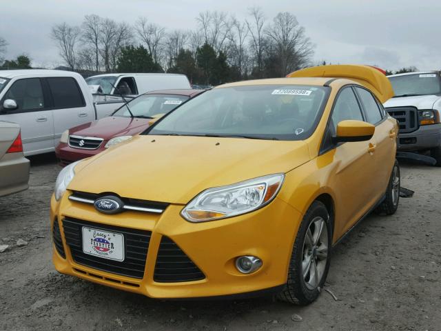 1FAHP3F25CL311439 - 2012 FORD FOCUS SE YELLOW photo 2