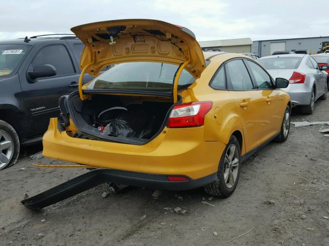 1FAHP3F25CL311439 - 2012 FORD FOCUS SE YELLOW photo 4