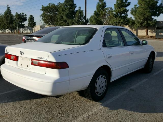 4T1BG22K5VU754599 - 1997 TOYOTA CAMRY CE WHITE photo 4