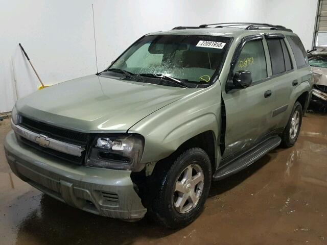 1GNDT13S942319619 - 2004 CHEVROLET TRAILBLAZE GREEN photo 2