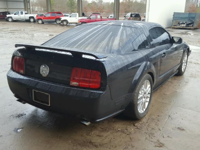 1ZVFT82H475252458 - 2007 FORD MUSTANG GT BLACK photo 4