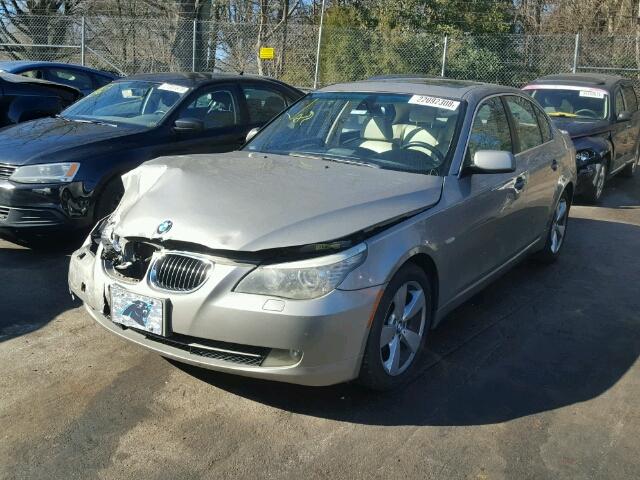 WBANV13518CZ56082 - 2008 BMW 528 XI SILVER photo 2