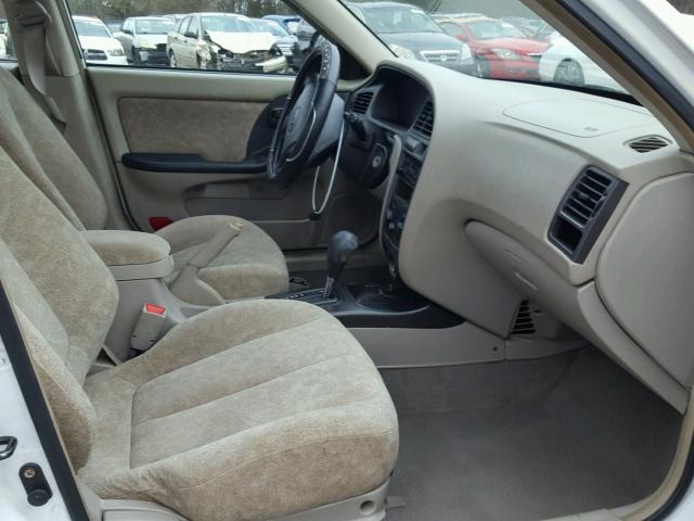 KMHDN45D02U276451 - 2002 HYUNDAI ELANTRA GL WHITE photo 5